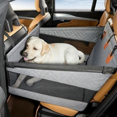 labrador allongé dans siege auto pour chien hamac gris